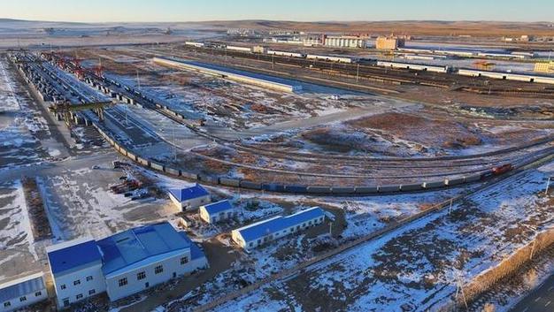 满洲里铁路口岸今年进出口运量突破2000万吨，货物进出口实现新跨越